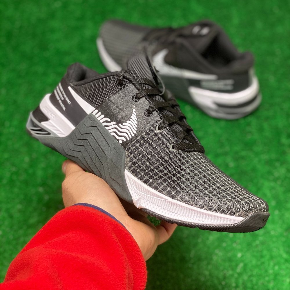 Nike Metcon 8 Womens Athletic Training Shoes Black White DO9327-001 VNDS Sz 10.5